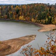 Ostrovu chybí jen pár metrů, aby se dotknul pevniny.