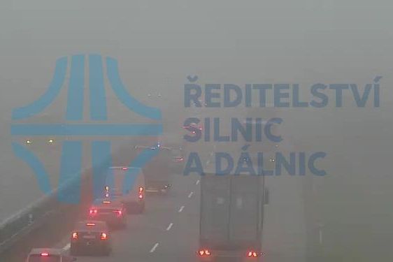 Dálnici D11 u Chlumce nad Cidlinou zastavil požár kamionu