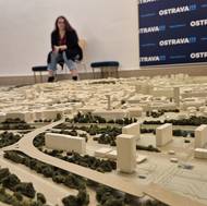 Znovuobjevený 40 let starý model širšího centra Ostravy je k vidění ve výstavní síni Nové radnice. 