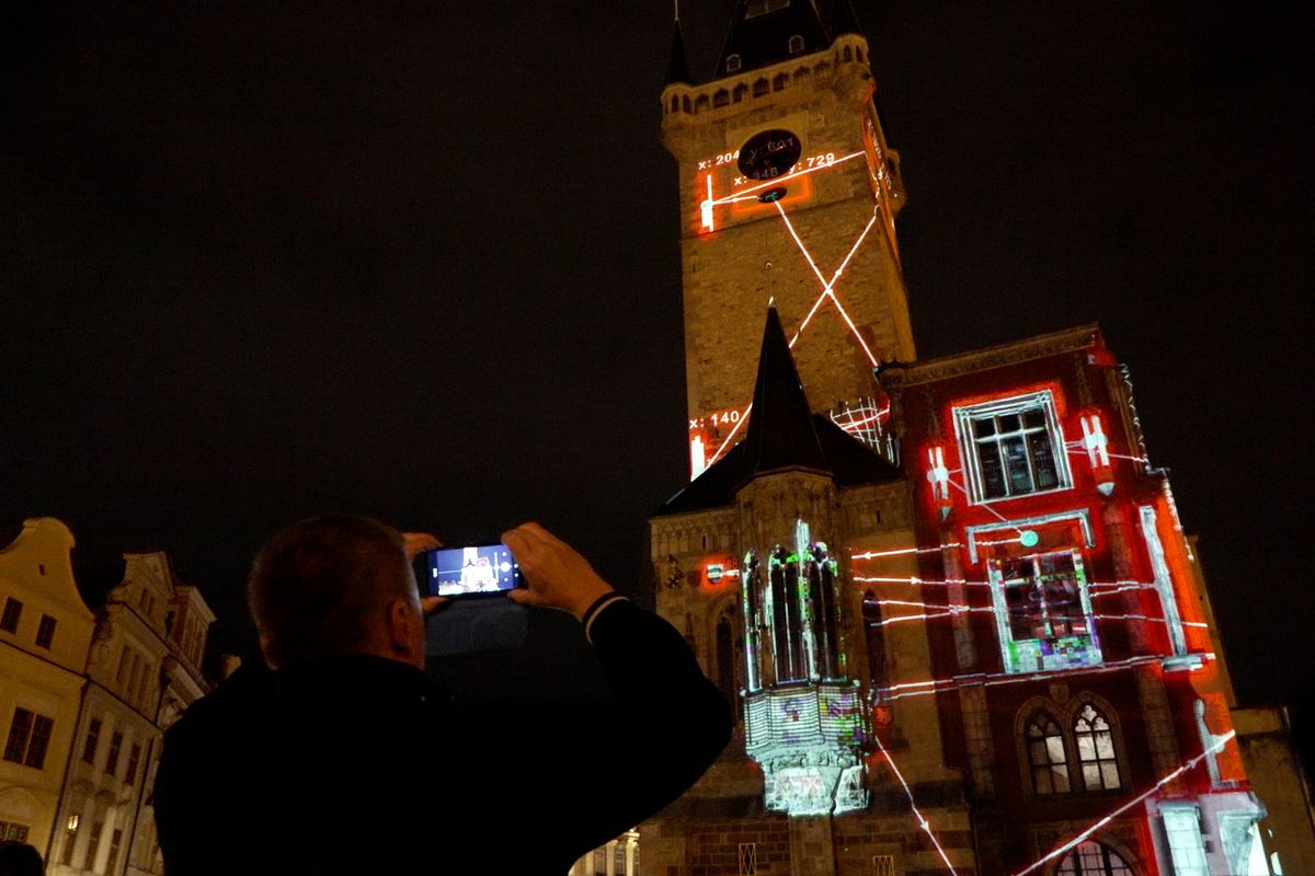 Staroměstská radnice i Vltava se rozzáří digitálním uměním. V Praze začíná světelná show roku