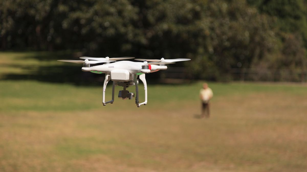 Řádí tu šmírák s dronem, stěžují si lidé na Českobudějovicku