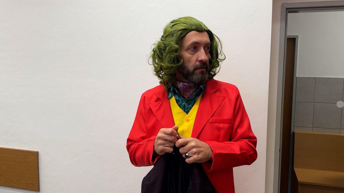 Vulgarismy i sexuální narážky. Vůdce sekty z Plas se drsně pustil do soudce, dostal podmínku s dohledem