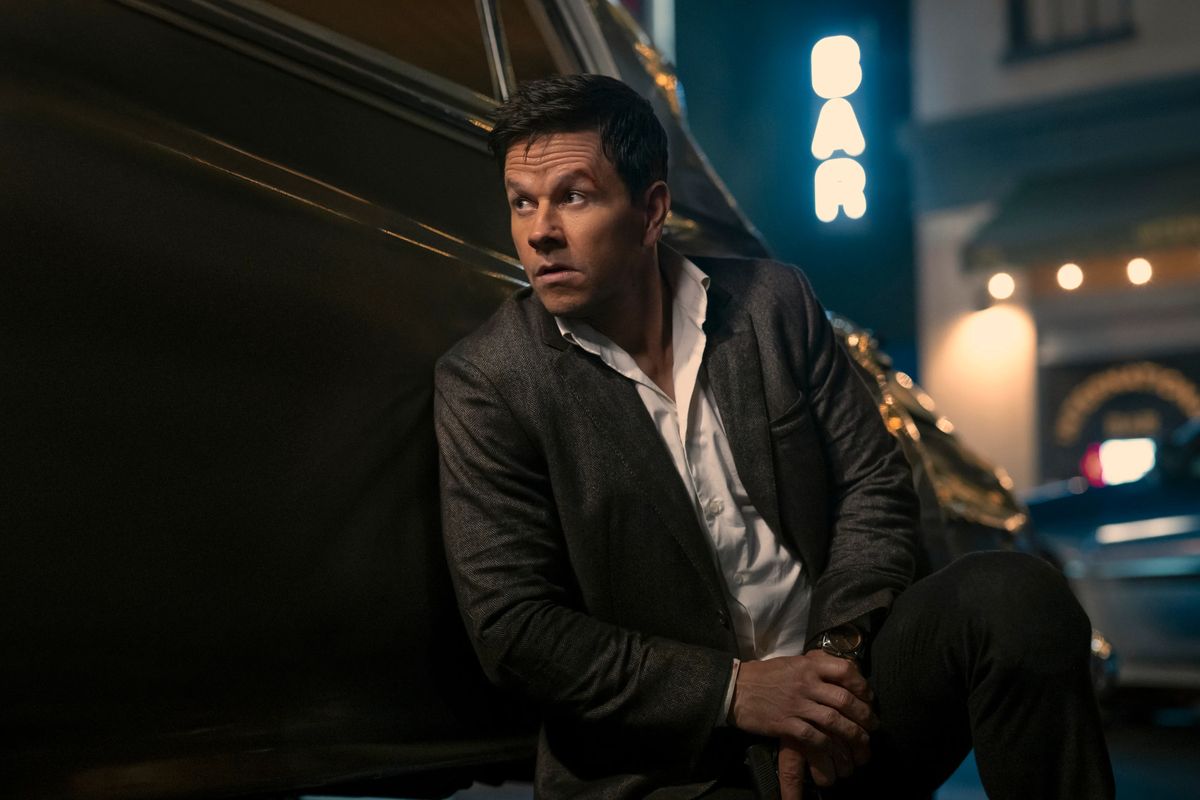 RECENZE: Shane Black ve Špinavé hře přichází s akční lupičskou komedií devadesátkového střihu