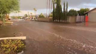 Zaplavená poušť. V Arizoně dva dny za sebou padl srážkový rekord
