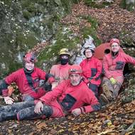 Jeskyňáři u vchodu do jeskyně Lipovecká ventarola