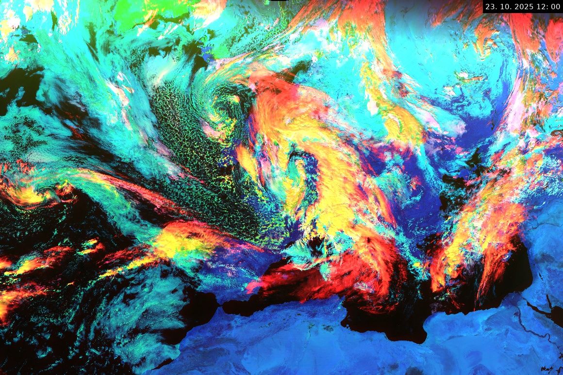 Z družic máme ekonomické benefity. Zlepšují předpověď počasí i detekují požáry, říká vědec