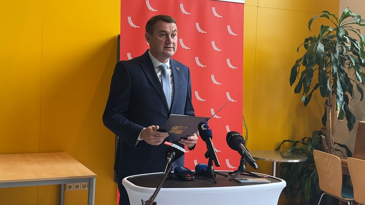 Půta podal stížnost proti svému obvinění. I kdyby nabídka úplatku padla, nešlo by o trestný čin, tvrdí