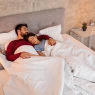 U manželských postelí je nutné mít dva rošty s možností různého nastavení a právě tak na nich mít ideálně různé matrace odpovídající hmotnosti a dalším potřebám partnerů.