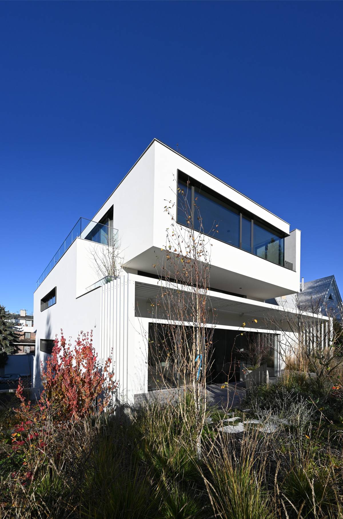 V interiéru je díky výraznému prosklení hodně světla.