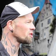 Muraly vytvořil hlavně po nocích tatér a výtvarník Martin Fendrych alias Wsor.