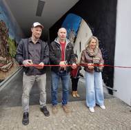 Slavnostní otevření Galerie v průchodu obstaralo vedení města s autorem při bystřických hodech. 