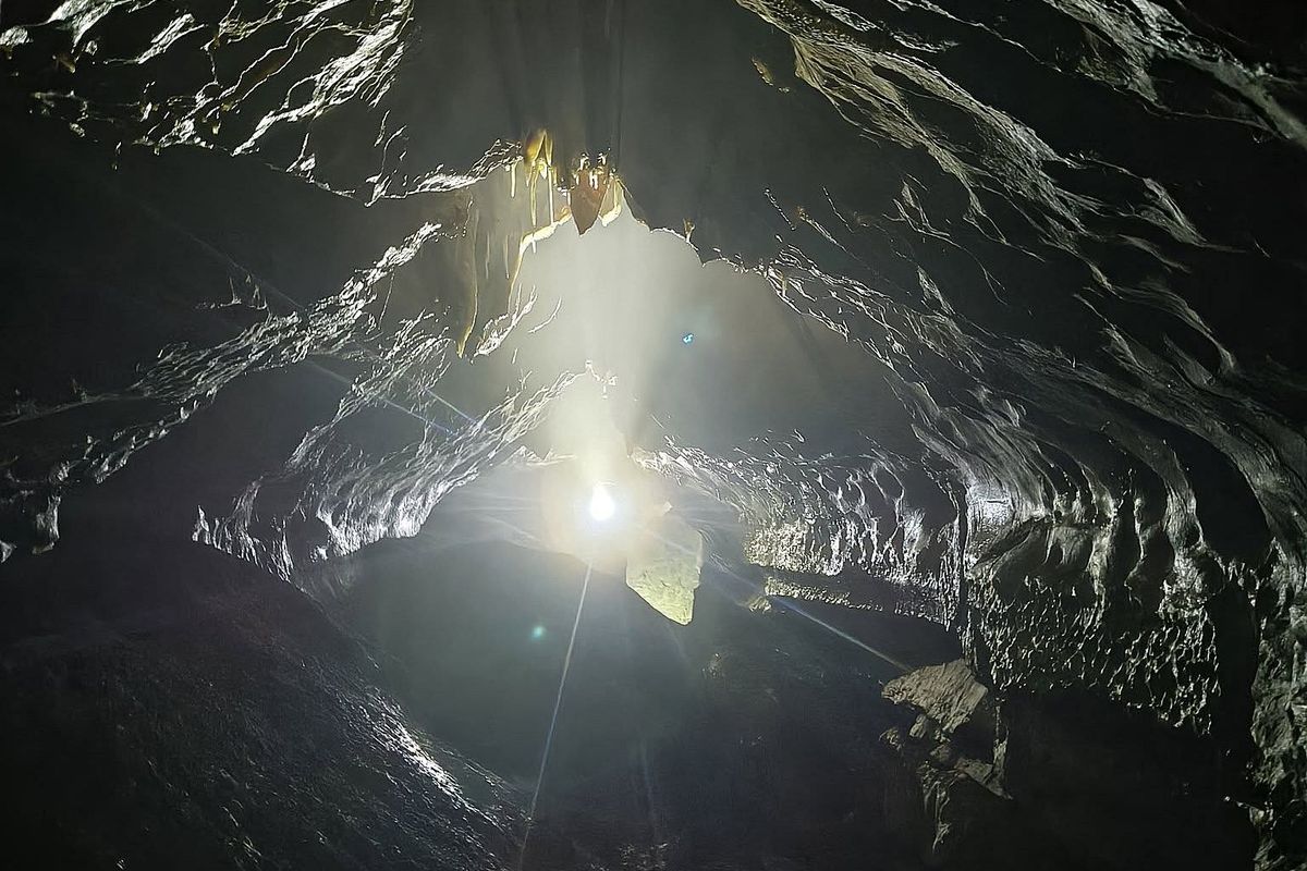 Jeskyňáři v Moravském krasu objevili kilometrovou Lipoveckou chodbu, bojovali v ní s bahnem 