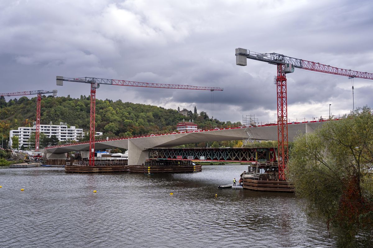 Praha má dvě varianty, jak pojmenovat nový most přes Vltavu. Spustí anketu  
