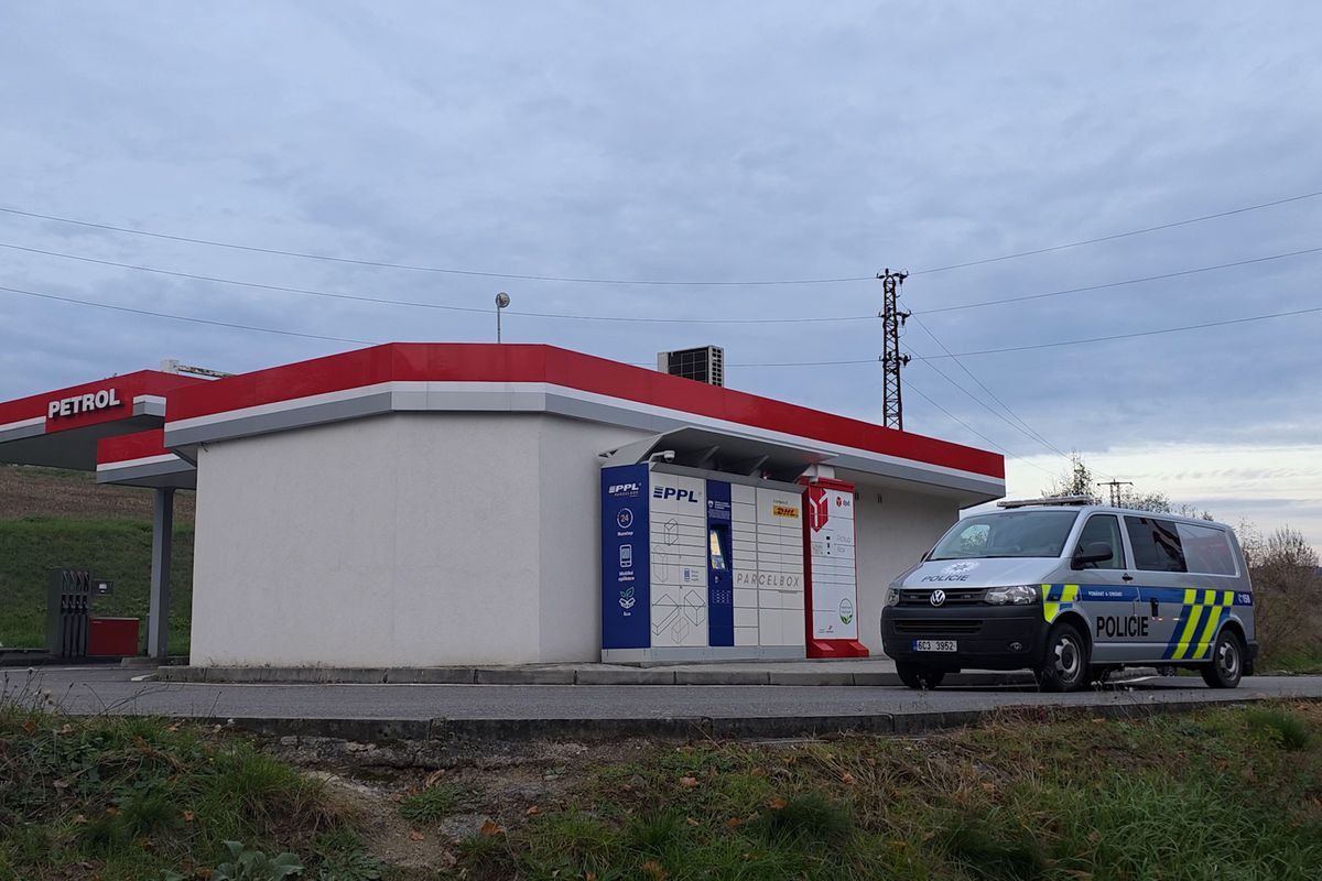 Benzínku na Písecku zřejmě přepadl lupič se zbraní