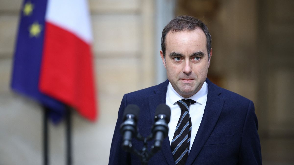V nové francouzské vládě je pouze málo změn, novinkou je ministr financí