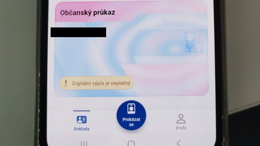 Na eDoklady radši nesázejte a berte si klasickou občanku, radí ministerstvo