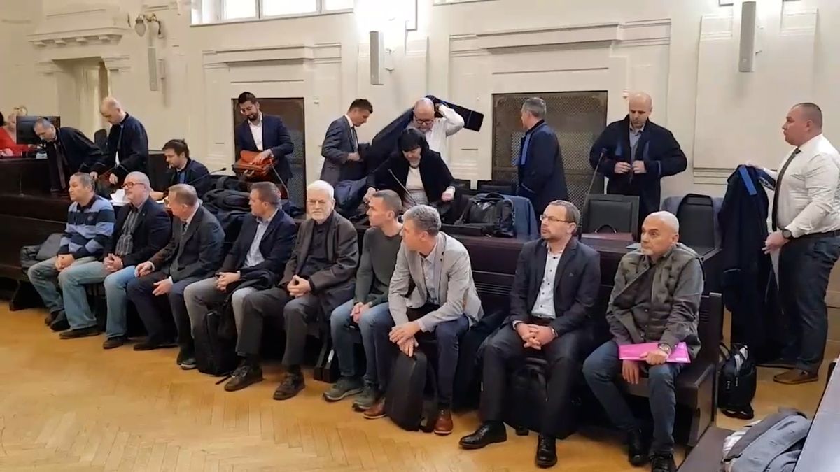 Obří krácení daní konečně u soudu. Miliardář Savov se dále schovává ve Velké Británii
