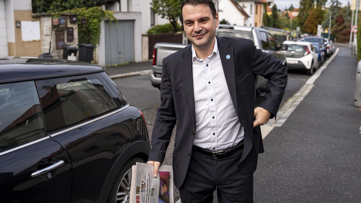 Motoristé tlačí ANO ke zdi. Ve hře je výměna resortů
