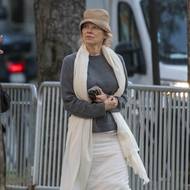 Pamela Andersonová při ranní procházce v Paříži ještě před vlasovou proměnou.