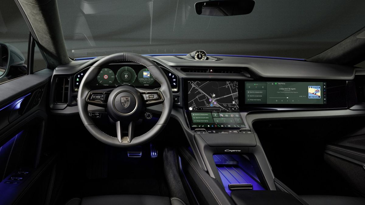 Elektrické Porsche Cayenne odhaluje kabinu s obřími displeji