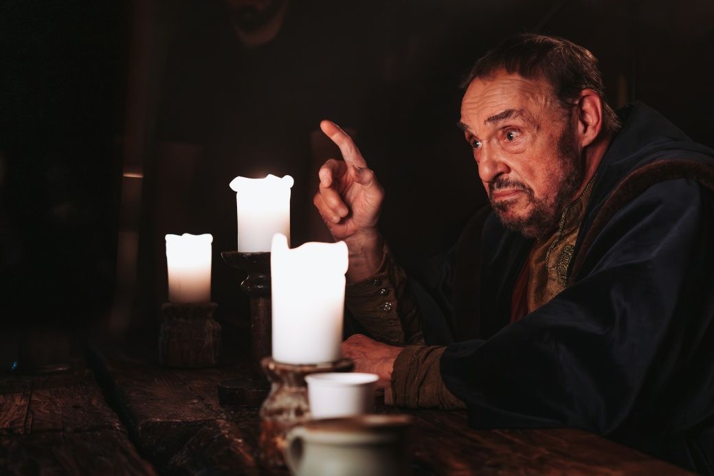 John Rhys-Davies z Pána prstenů natáčel v písecké Krčmě u Jakuba. Pochutnal si na lívancích 