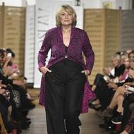 Vlněné kalhoty a dlouhý kardigan v podání Elišky Balzerové.