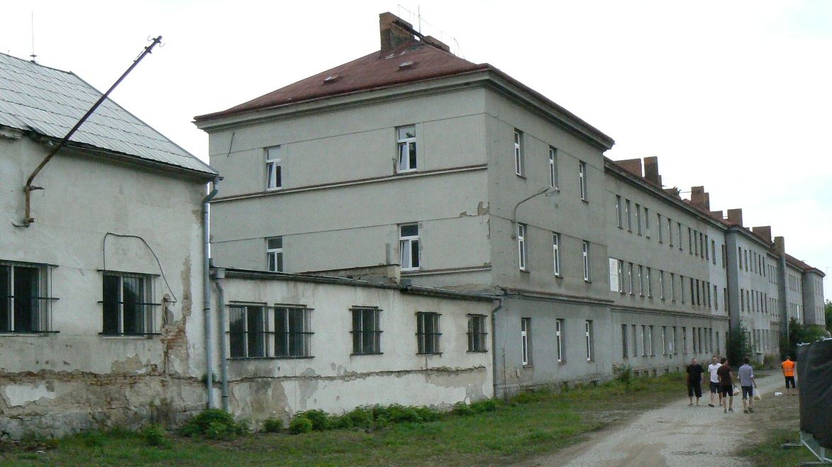 Lidé v Benešově rozhodli o zbourání kasáren, místo nich bude škola