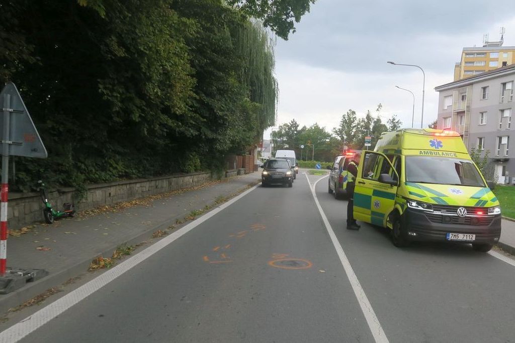 Opilec havaroval v Šumperku na elektrokoloběžce, skončil v nemocnici