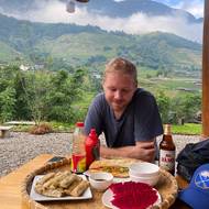 Hostina ve vietnamském stylu. Jídla se manželé na cestách neobávají.