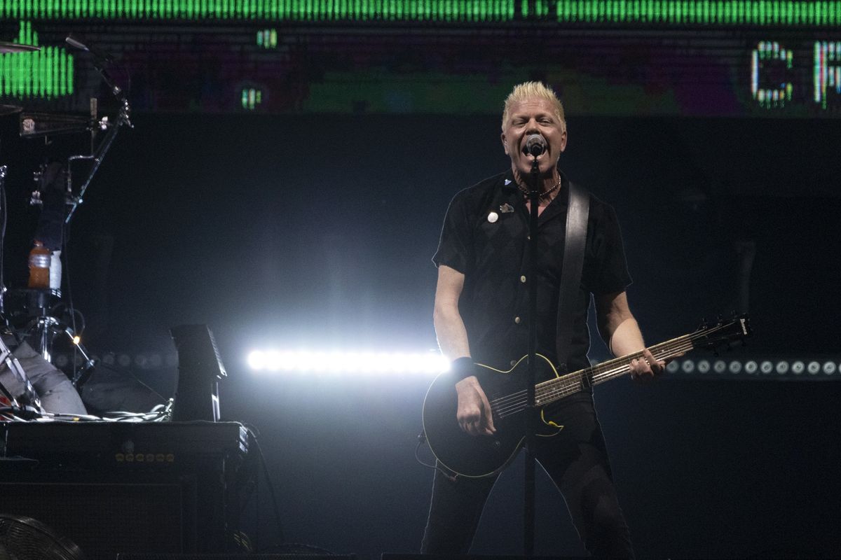 RECENZE: The Offspring mizeli ve zvukové mase, Simple Plan ji míjeli