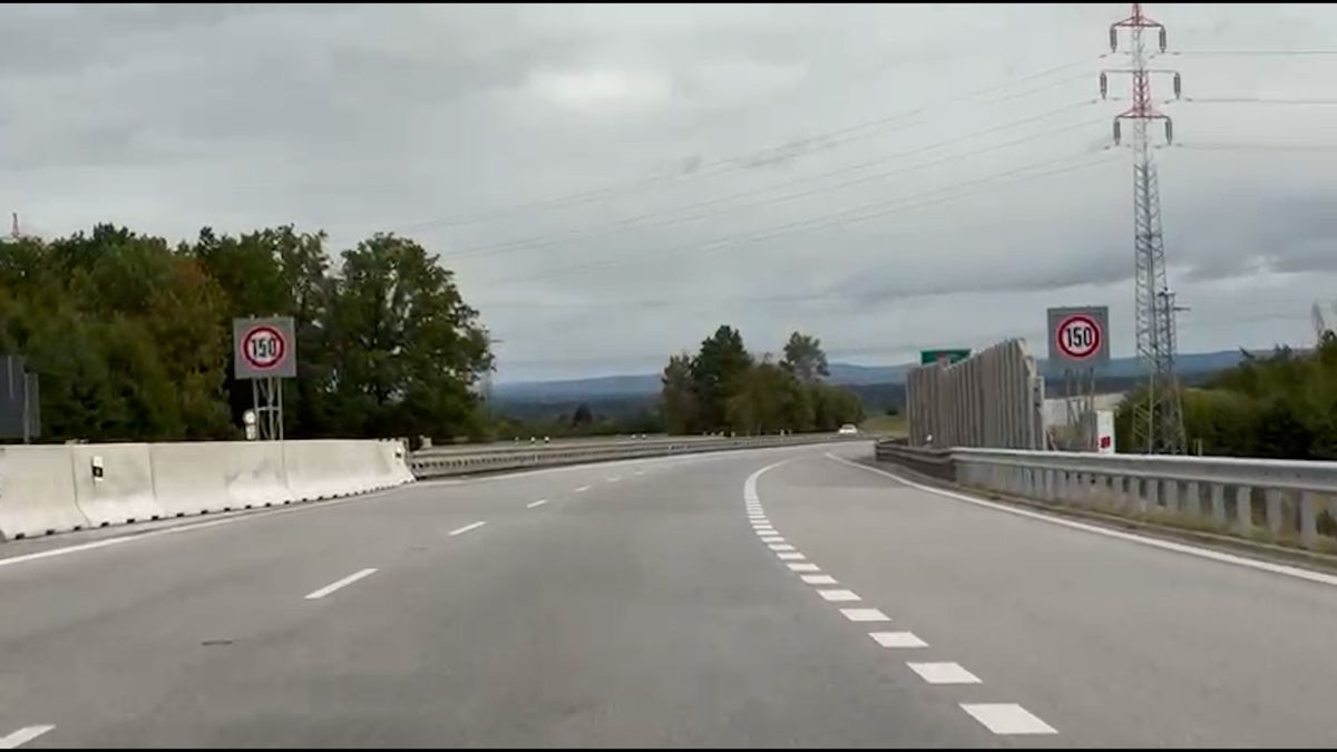 Stopadesátka platila zatím jen v neděli. Pak začalo na D3 pršet