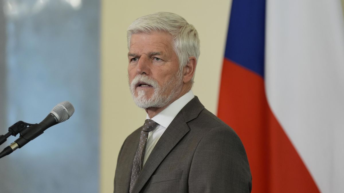 Chybí peníze na opravy silnic a platy pedagogů, varovali Pavla představitelé Asociace krajů