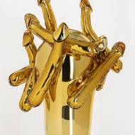 Patrně designově nejkontroverznější trofej z kolekce.