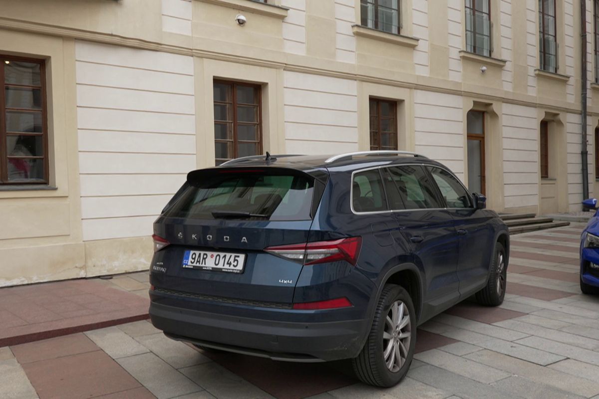 Tentokrát zvolil Macinka pro cestu na Hrad pokornější vůz