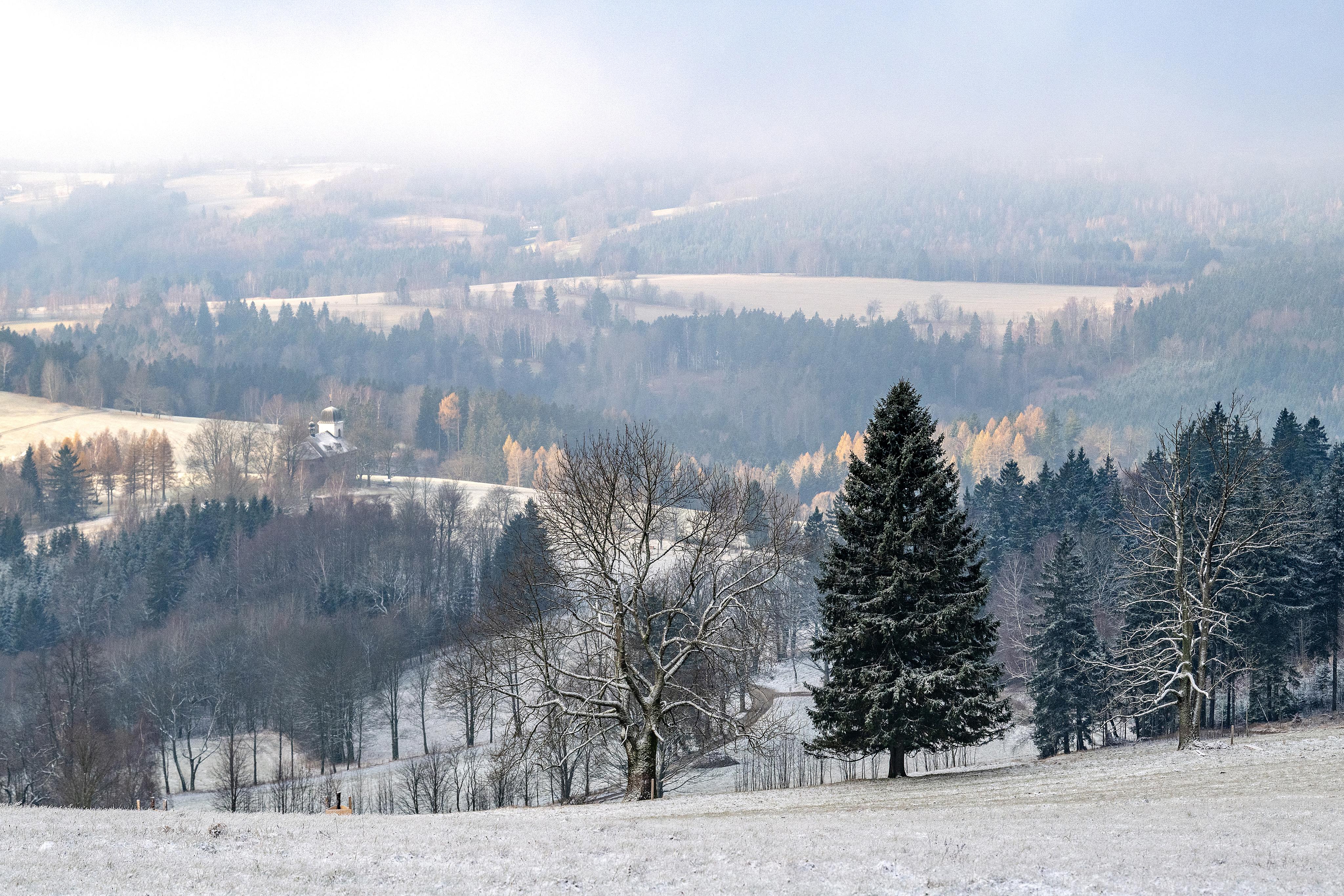 Přituhne. Noci klesnou hluboko pod nulu, v horách se zvýší sněhové srážky