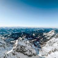 Z Dachsteinu je za dobré viditelnosti vidět až na Šumavu.