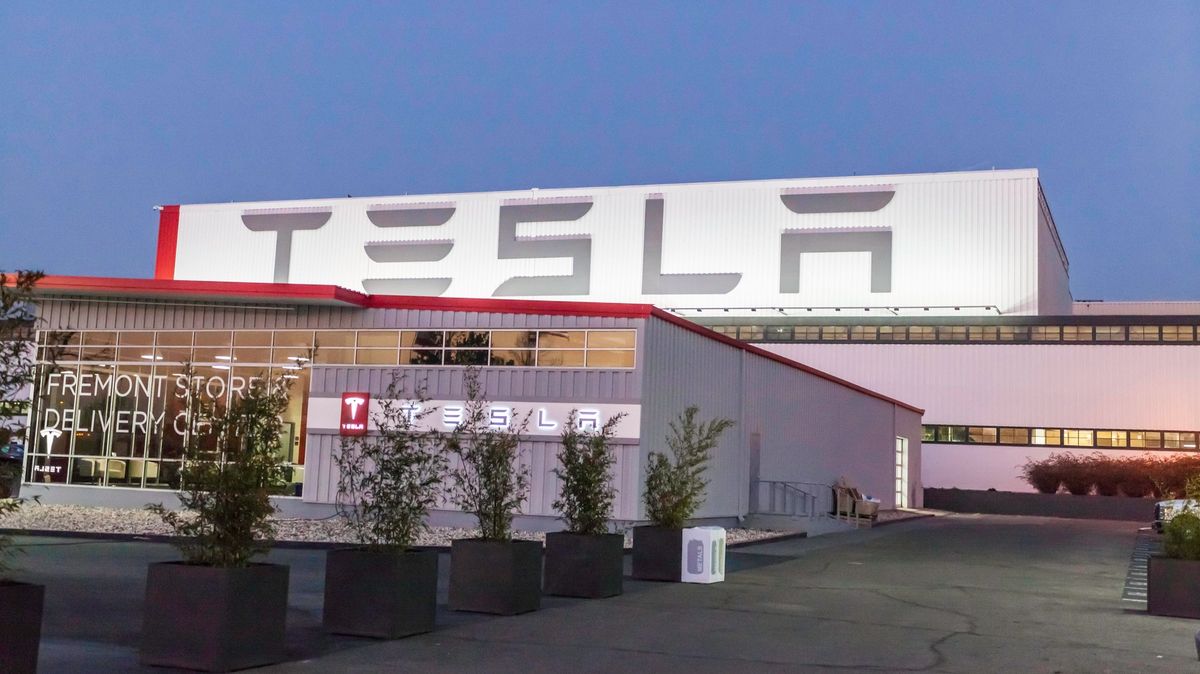 Vyhněte se čínským součástkám, vzkazuje Tesla dodavatelům