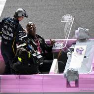 Inspirací pro vůz byla limuzína z padesátých let, kterou používal Elvis Presley. 