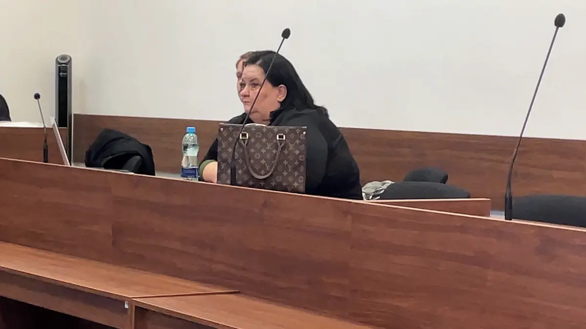 Stovky lidí připravila o dovolenou. U soudu dostala šest let