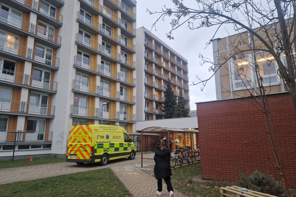 Popálení dvou dívek při chemii v hradecké škole: Policie případ vyšetřuje jako těžké ublížení na zdraví