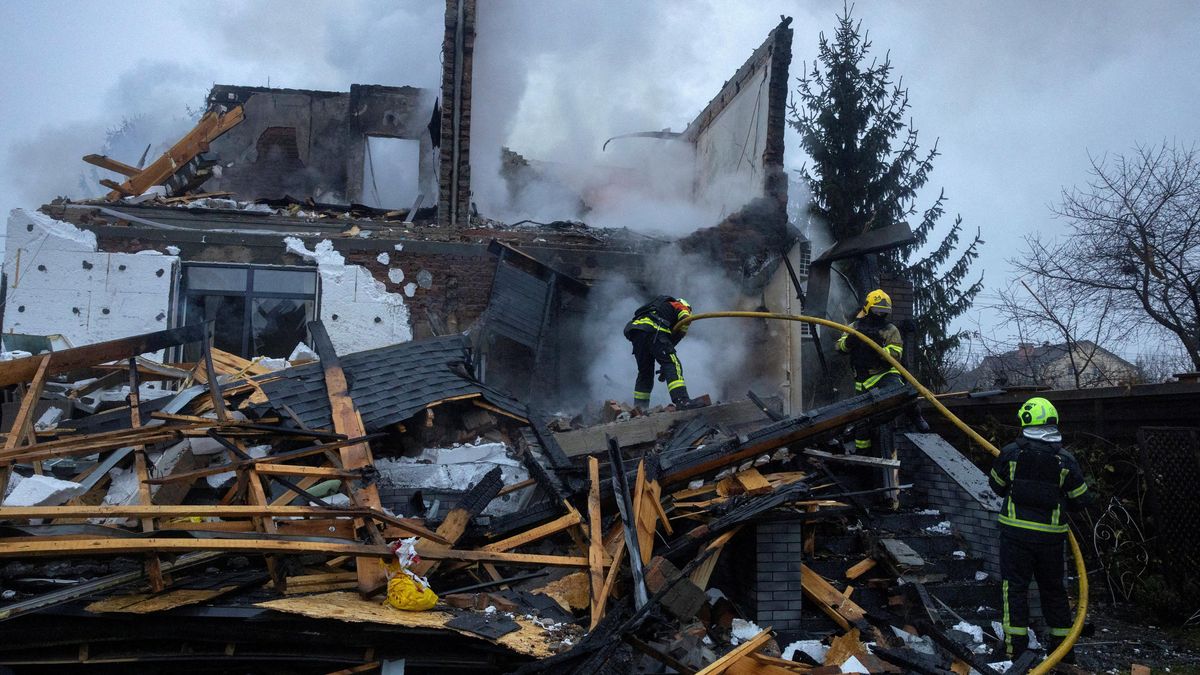 Ukrajina čelila mohutnému ruskému vzdušnému útoku. Bez proudu je půl milionu obyvatel Kyjeva