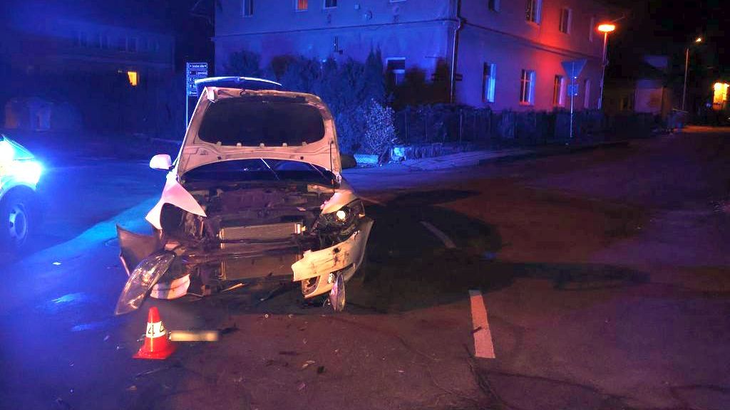 Střet dvou aut v Jeseníku si vyžádala tři zraněné
