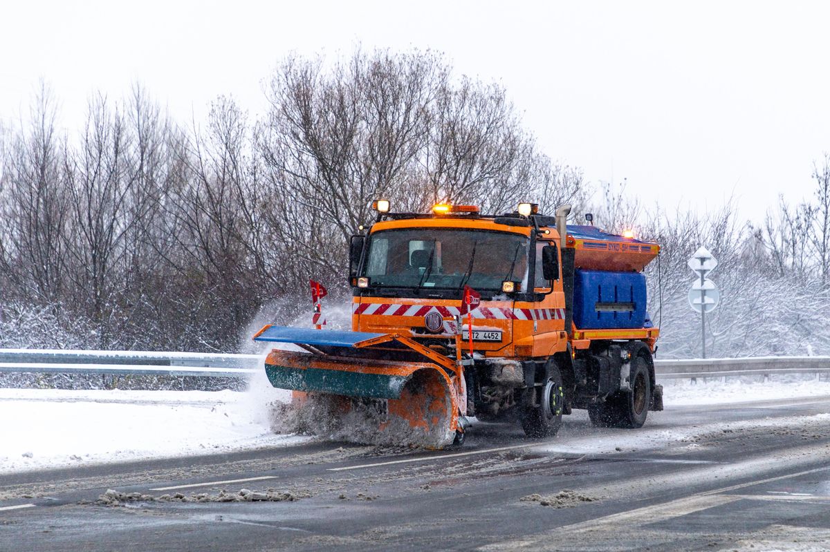 Počasí komplikuje dopravní situaci po celém Česku