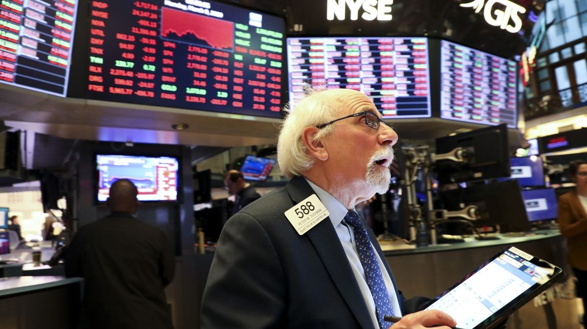 Nejde o novou internetovou bublinu? Obavy z prudkého růstu AI firem trápí investory, akcie klesly