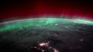 Kouzlo polární záře z oběžné dráhy. Astronautka zveřejnila nové záběry