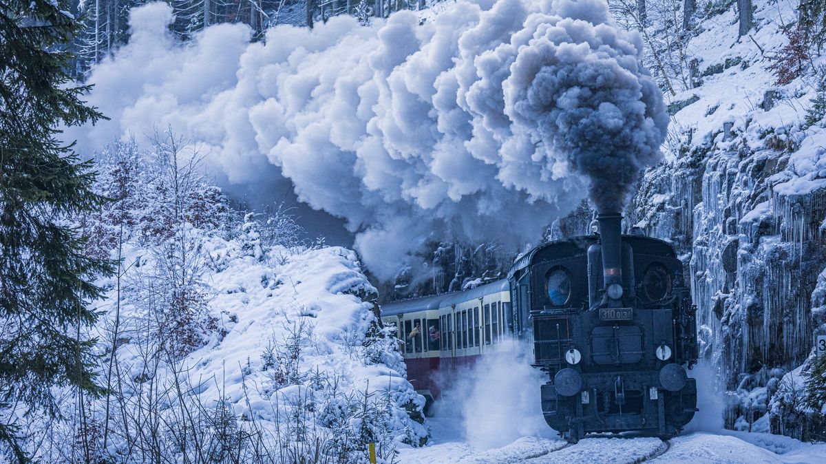 Historické vlaky pojedou na adventní Sychrov i přes pohádkový viadukt