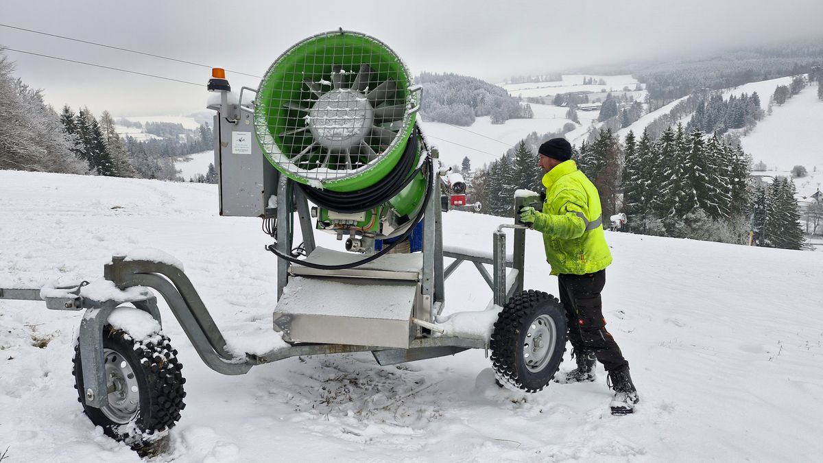 FOTO: Nadšenci chystají restart malého skiareálu na Vysočině, příroda zatím pomáhá