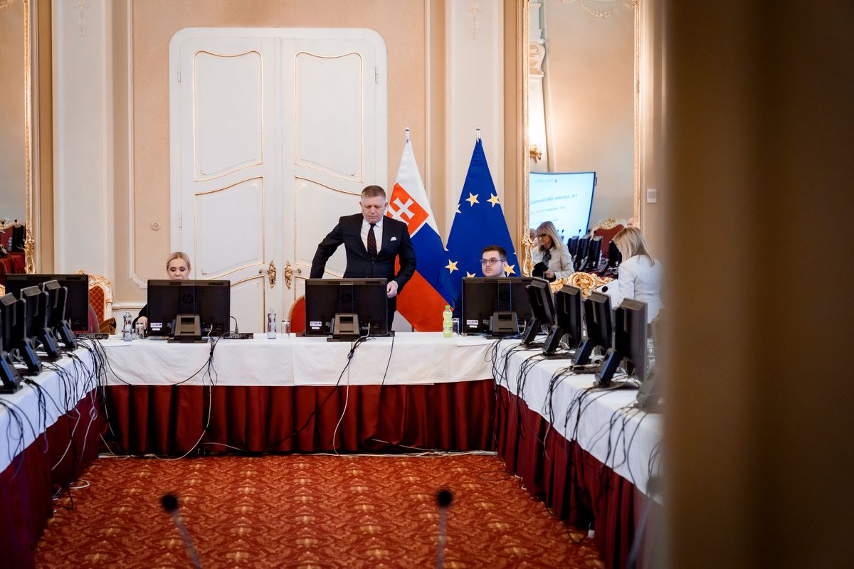 Ficův kabinet ruší Úřad na ochranu oznamovatelů. Opozice mluví o pomstě