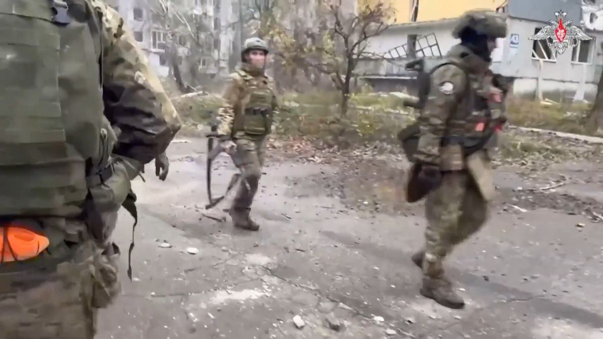 Smyčka se stahuje. Rusko vrhá na dobytí Pokrovsku a Myrnohradu masy vojáků