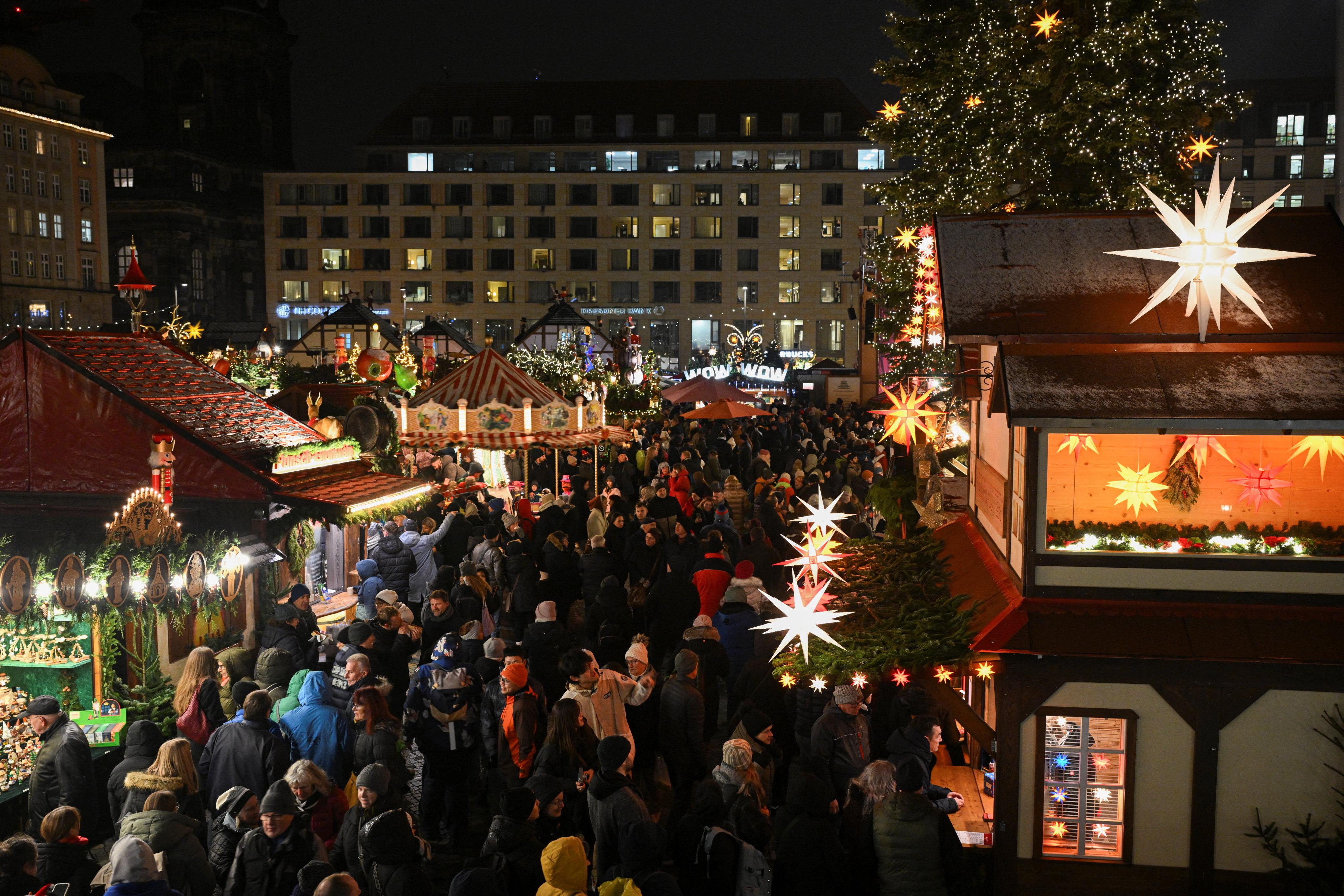 Vánoční trhy 2025: kolik zaplatíte za svařák a jak rušno je v Berlíně, Polsku i u nás